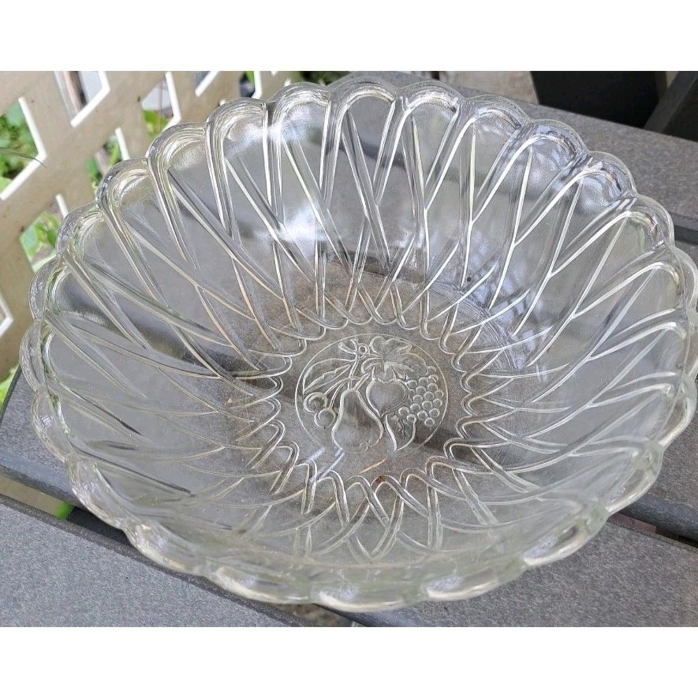 Vtg Indiana Glass Pretzel Glass Design Intaglic Fruit Design #622 Serving Berry